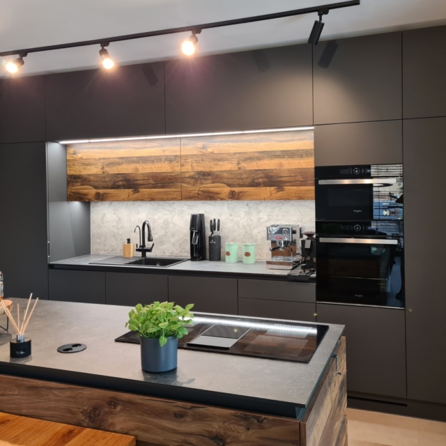 Výroba a montáže kuchyní